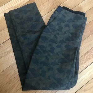 Chic camo ankle trousers